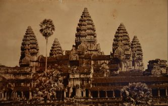 Foto (riproduzione) del prospetto centrale del grande tempio 