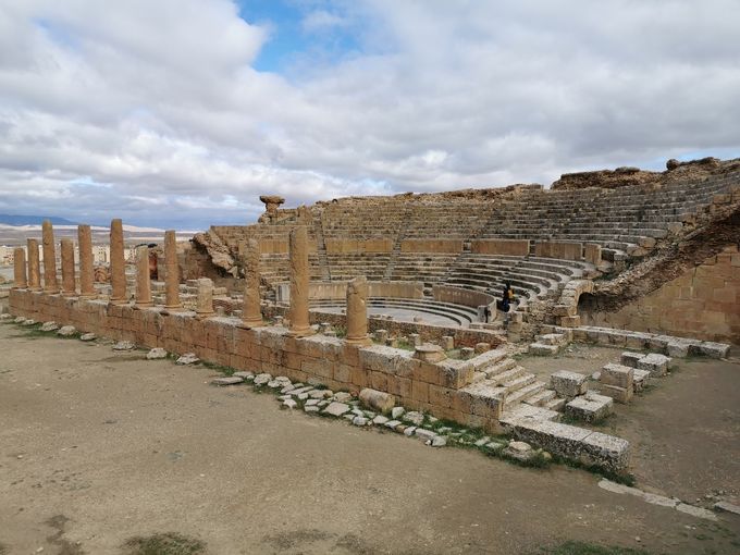 il teatro romano, capace di 3500 posti